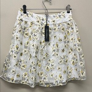 Chocolate USA Woman’s Floral Skirt SzM NWT